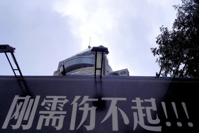 最近房价下跌买房划算吗,房价下跌首付下降吗