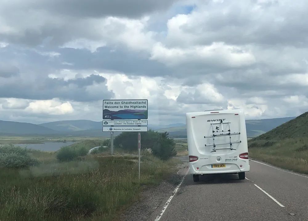 英国夜晚自驾,英国自驾游20000够吗