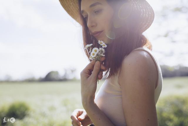 小说：她怀疑失忆前男友恢复了，不然为何他半夜会暗暗护送她回家