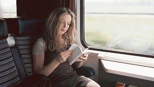 她不做微商、不做代购，却通过经营朋友圈月入10万+