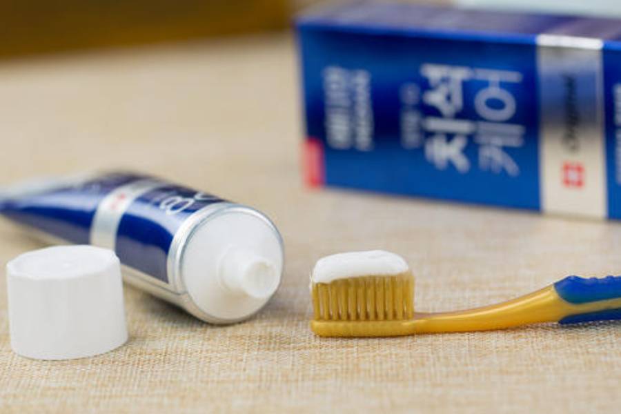 如何正确擦洗眼镜片使镜片不伤害,眼镜片怎么护理不会花