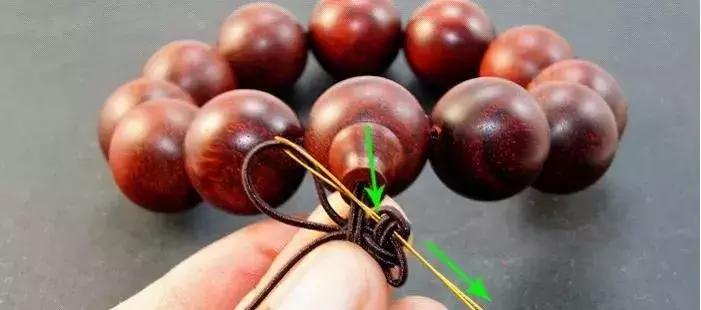 换珠串绳子最快的方法,换绳打结的方法视频