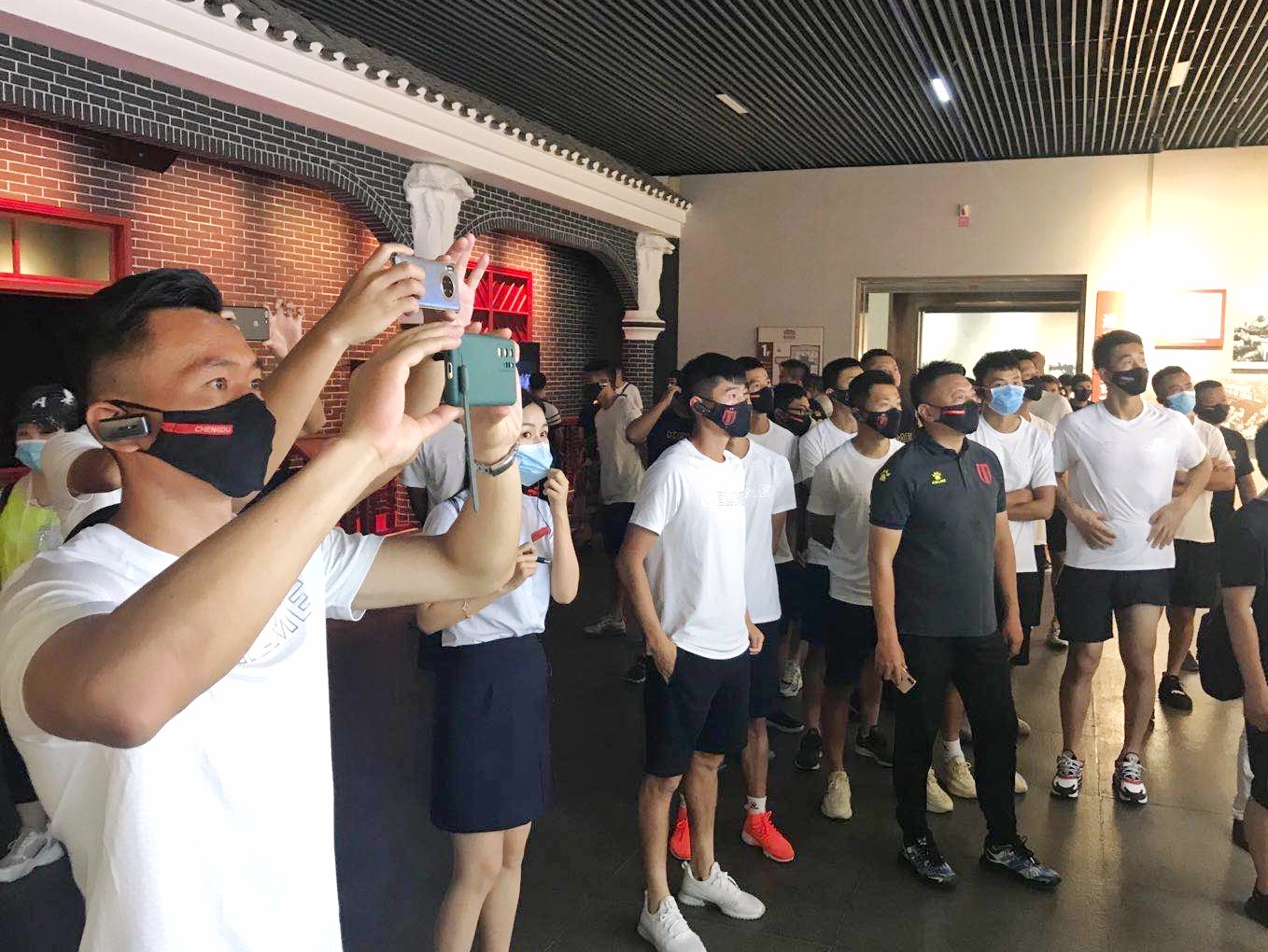 重温红色记忆,追寻红色足迹!成都兴城人居队参观遵义会议纪念馆