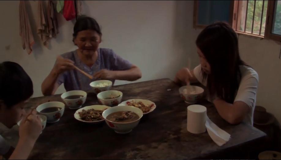 孩子对你越来越冷漠，是不礼貌？他是缺爱！请重视孩子的情感需求