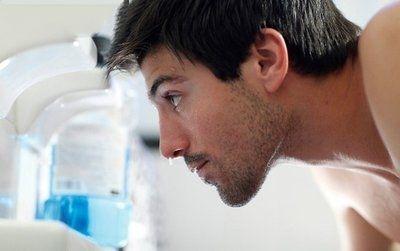 皮肤为什么会长痘长斑,皮肤为啥会长斑