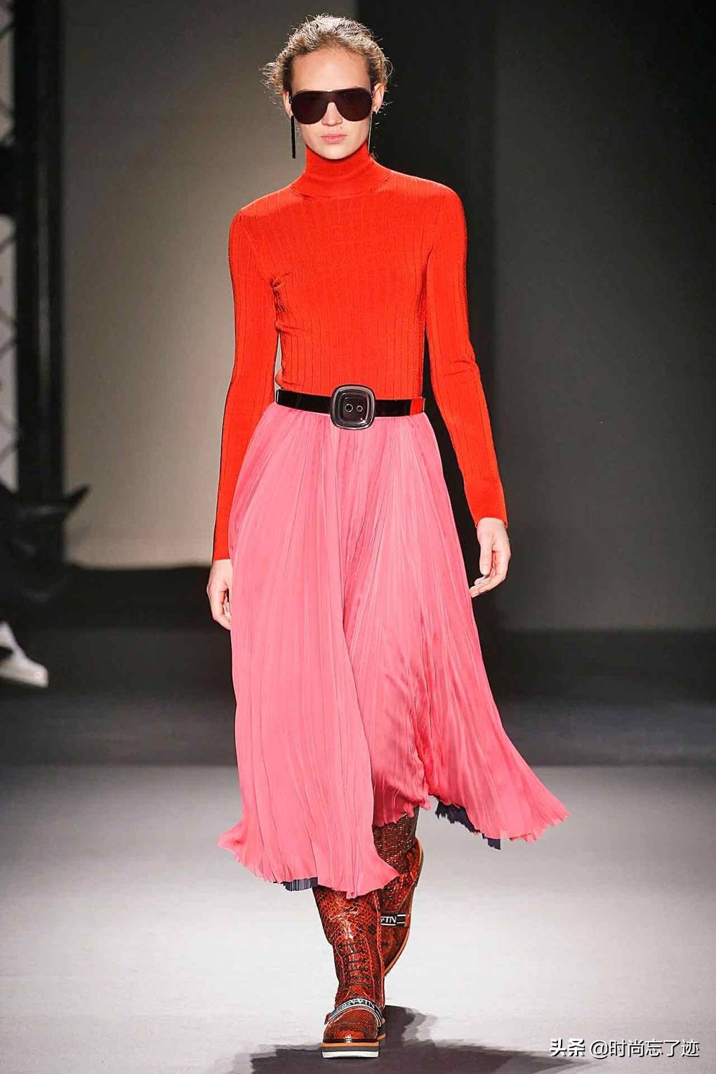 今年为什么流行红鞋,中国红鞋好看吗