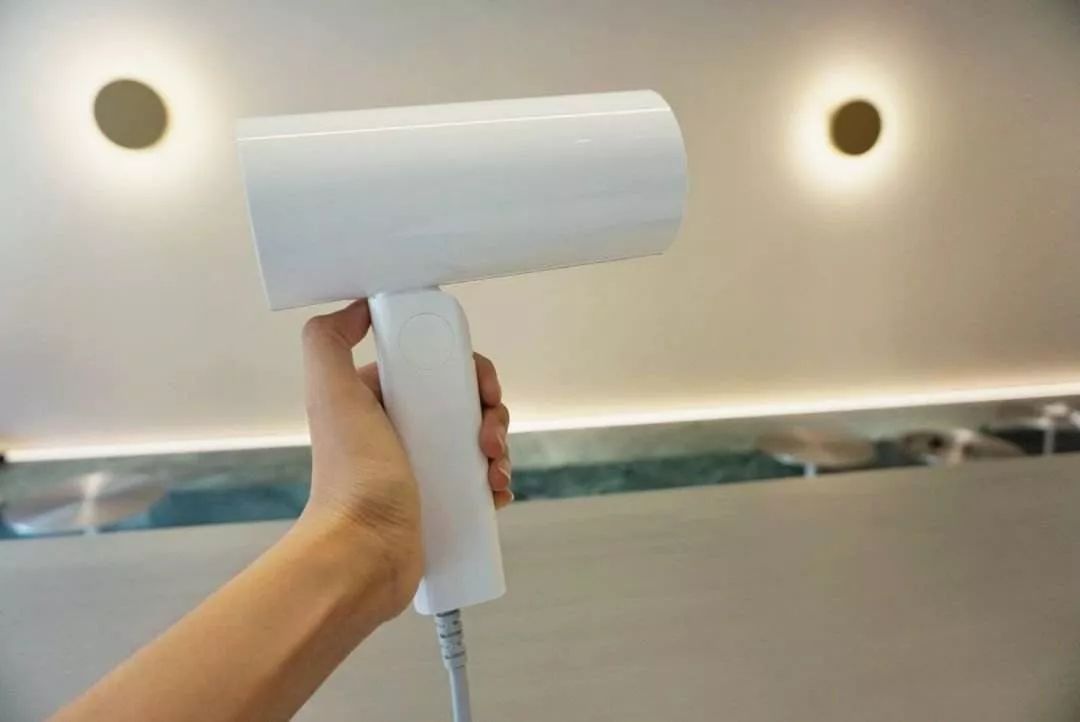 白墙的灰印迹怎么去除,白墙有泥渍怎么去除