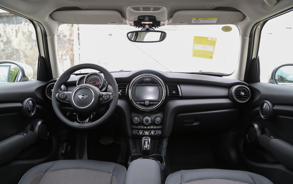 别看空间小，宝马这几款MINI车型，不就是“浓缩即精华”？