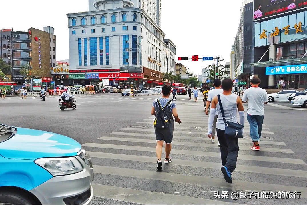 威海旅游红绿灯,威海市十字路口红绿灯通行方法