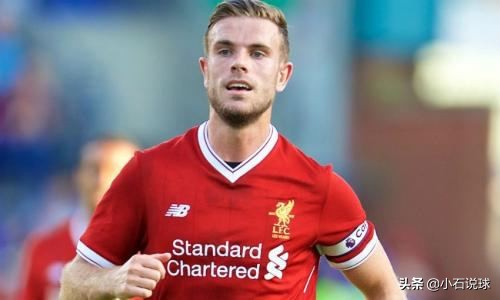 边后卫前置引发战术革命，试分析利物浦在攻防两端的战术体系