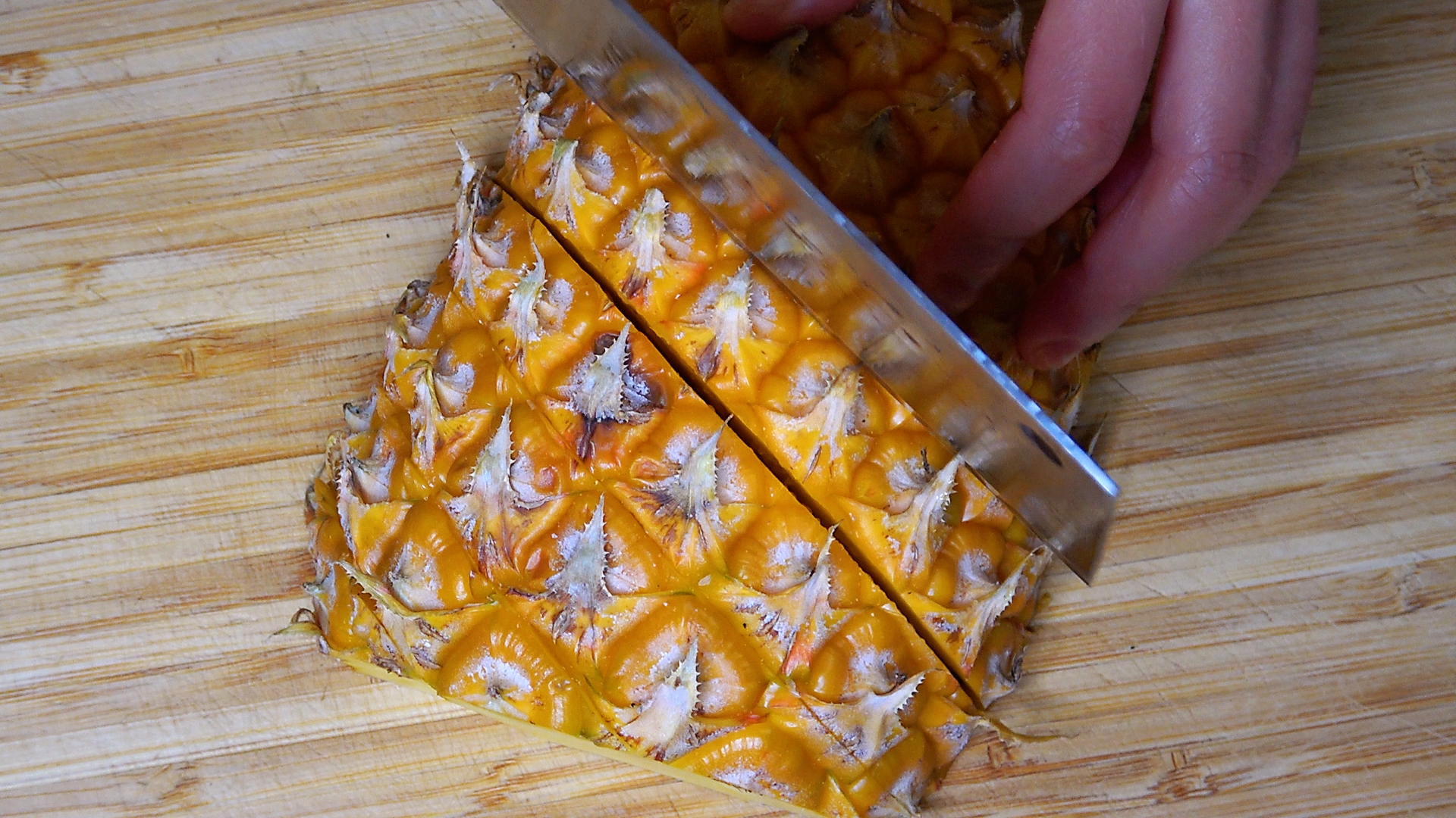 菠萝为什么要用盐水泡一下才好吃,菠萝直接用盐水泡多久好吃