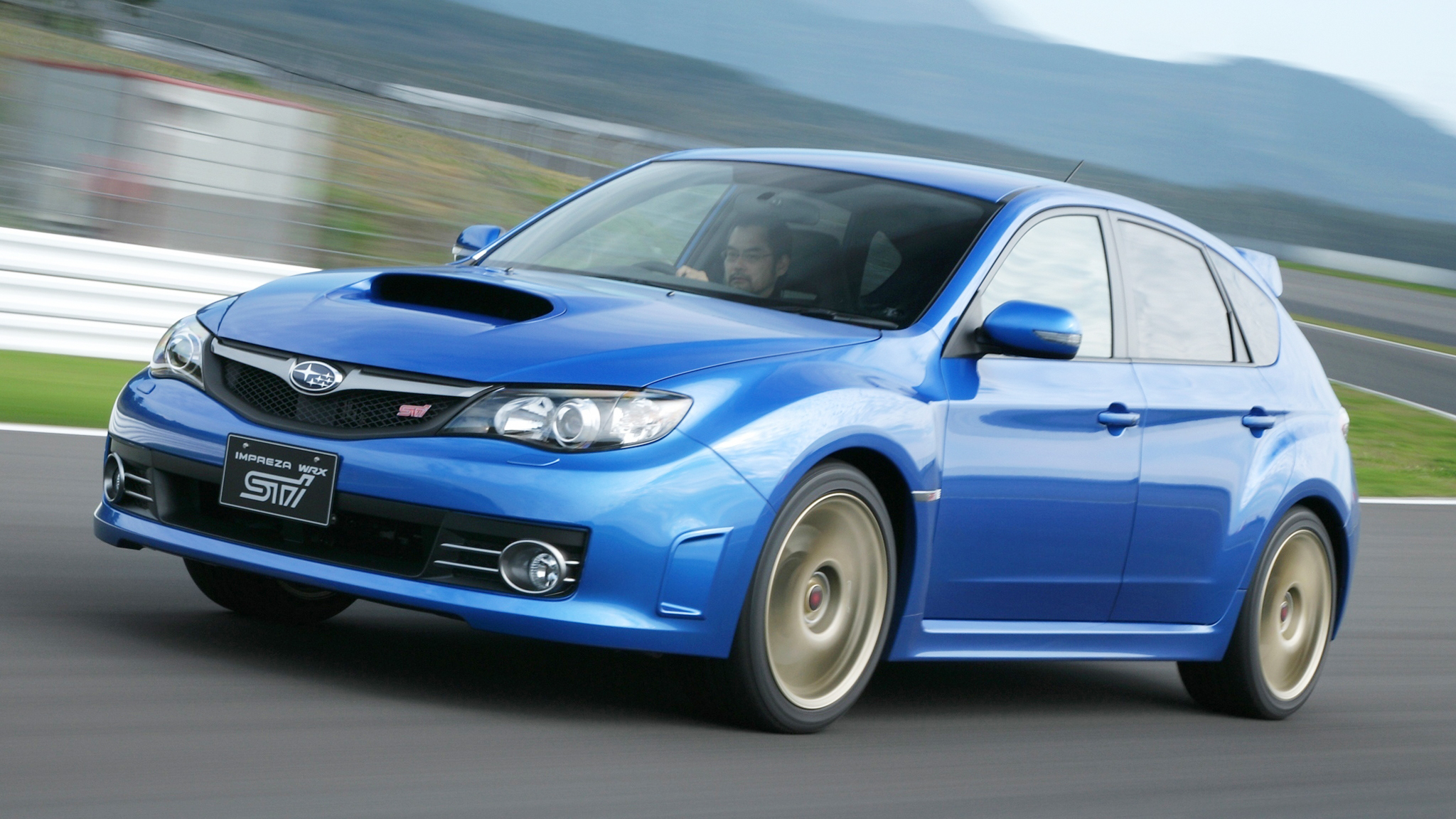 丰田皇冠是什么级别的车,丰田有个suv前面是皇冠