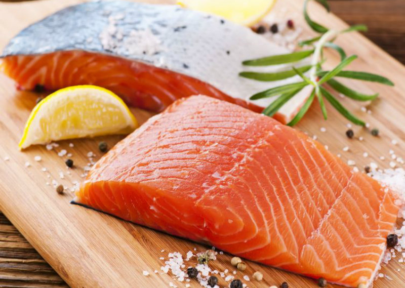 生吃三文鱼腥不腥,三文鱼怎样吃更好吃更简单