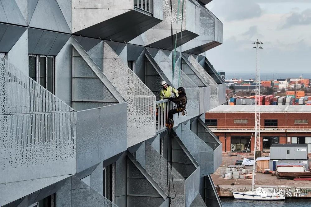 镀铝锌钢板效果图,镀铝锌钢板是彩钢板吗