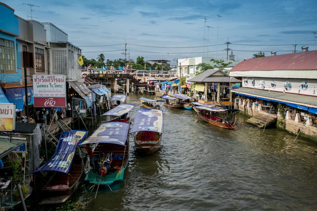 去泰国跟团游住宿必须要给小费吗,去泰国旅游一般给多少小费