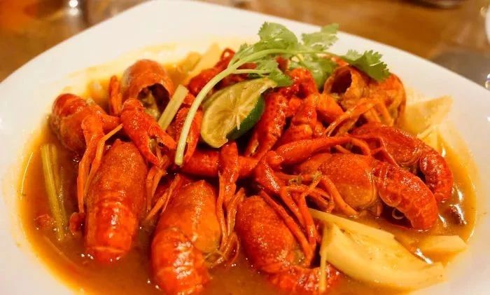 南宁美食推荐必吃龙虾,南宁最好吃的五香龙虾