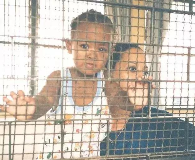 出国不要替别人带东西,出国千万别带这四样东西