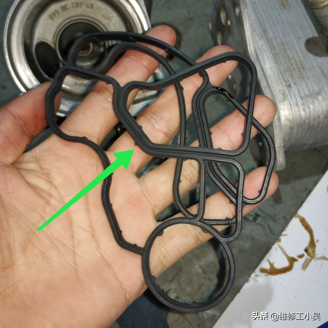 宝马525发动机漏油通病,宝马525跑了8000公里提示加机油