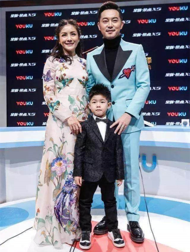 宝宝一条腿膝盖伸不直,2个月宝宝腿伸不直膝盖弯曲