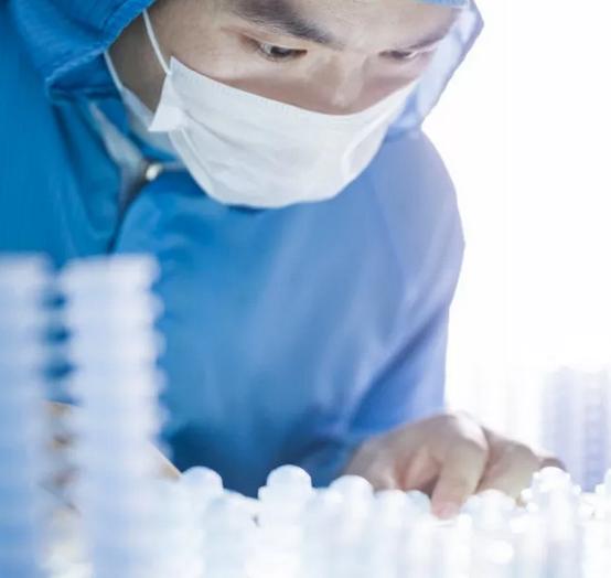 换美瞳=换张脸？藏在眼睛里的百亿市场