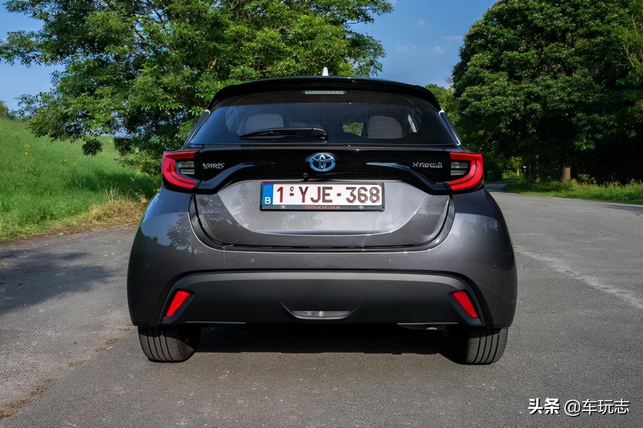 混合动力车丰田雅力士视频,丰田全新雅力士yariscross