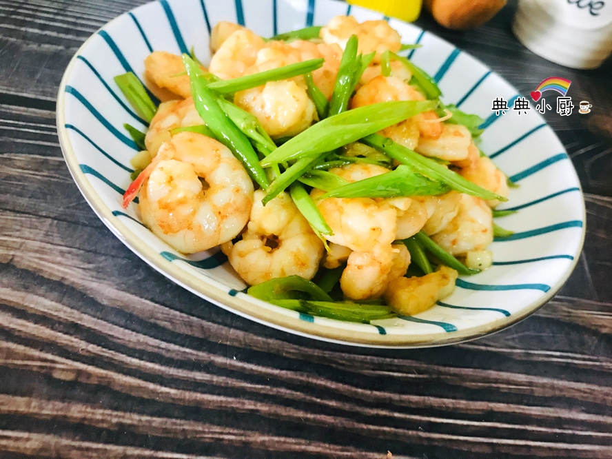 怎么做虾烧好吃又简单,这样做虾外酥里嫩全家老小都爱吃