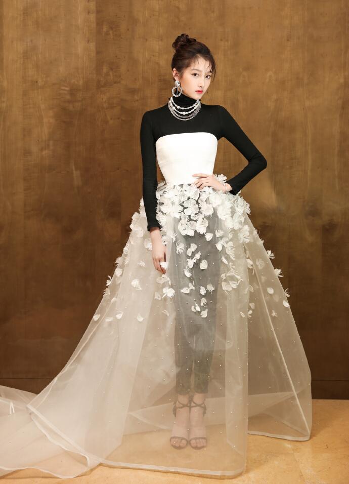 关晓彤穿露脐装秀身材照片,关晓彤穿露脐装秀身材