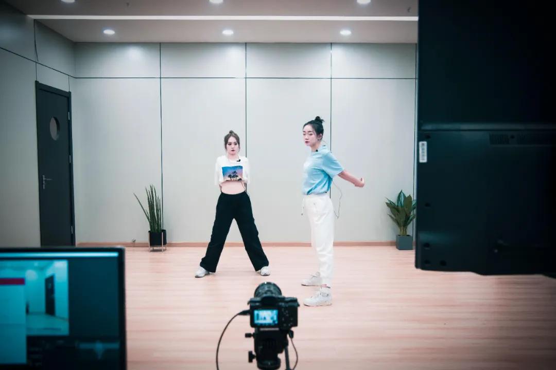 没有舞蹈基础怎么扒舞,遇见心动的舞蹈想学怎么办