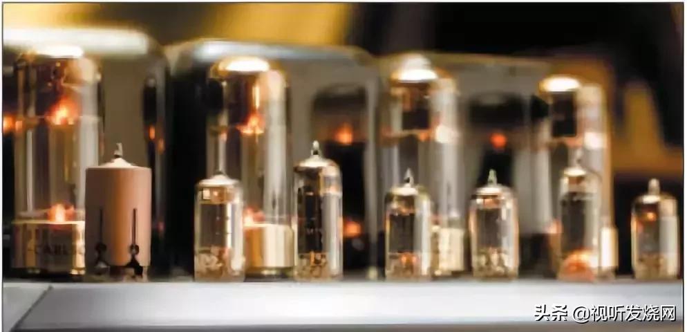 EARAcuteClassic集CDP、解码器和胆前级于一身,内藏实力精华