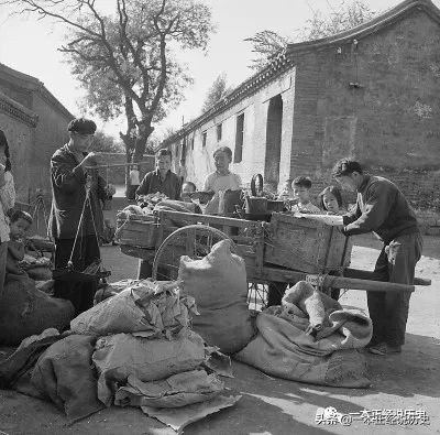 你小时候踩过易拉罐吗,捡破烂时易拉罐是不是要踩扁