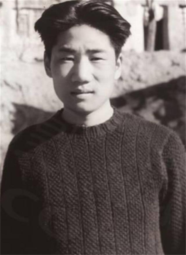 2018年，刘思齐儿子，女儿纪念主席诞辰125周年，表情严肃凝重