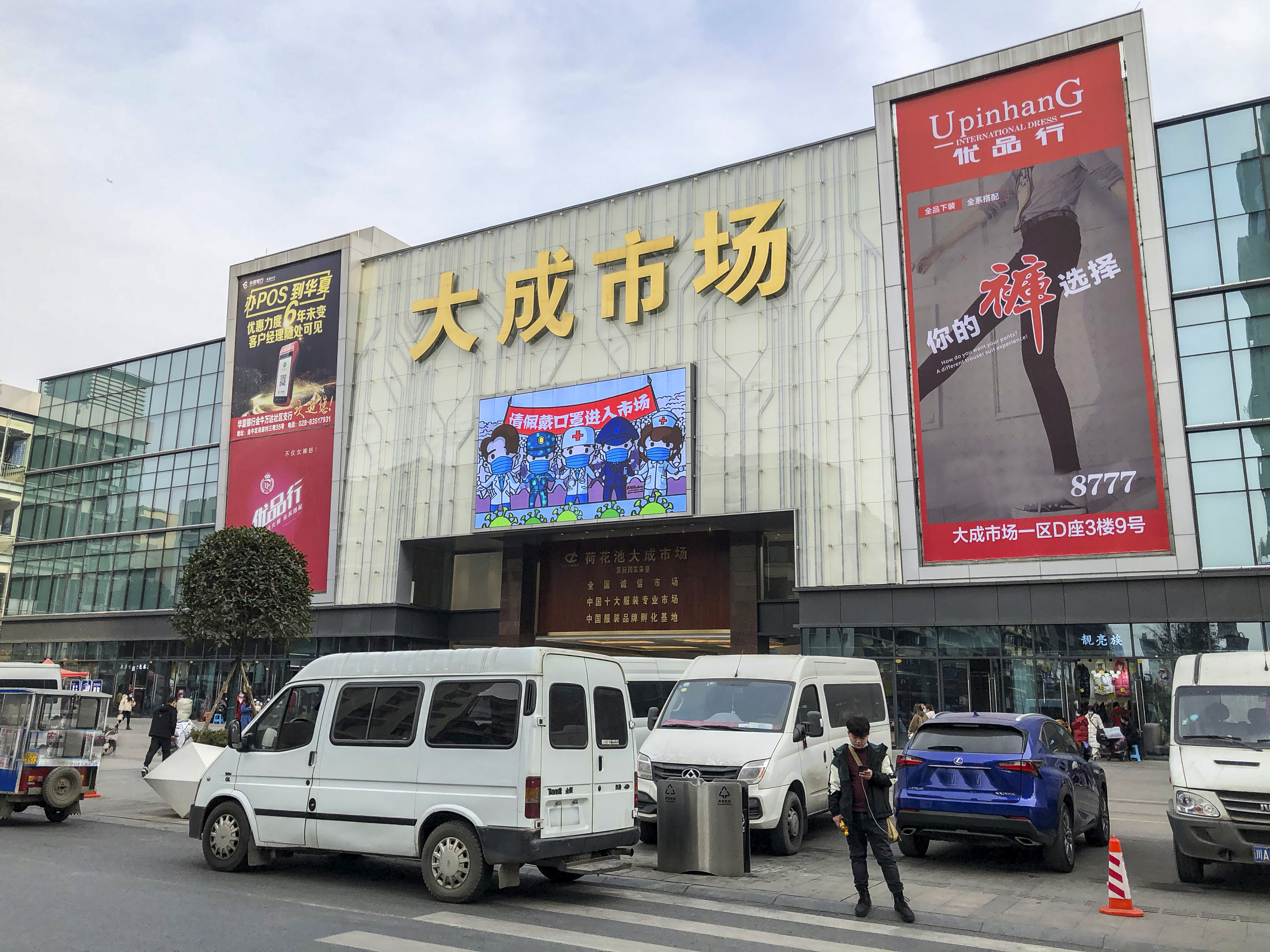 曾是成都“最牛”的服装城，凌晨三点就开始营业，单日能卖十几亿