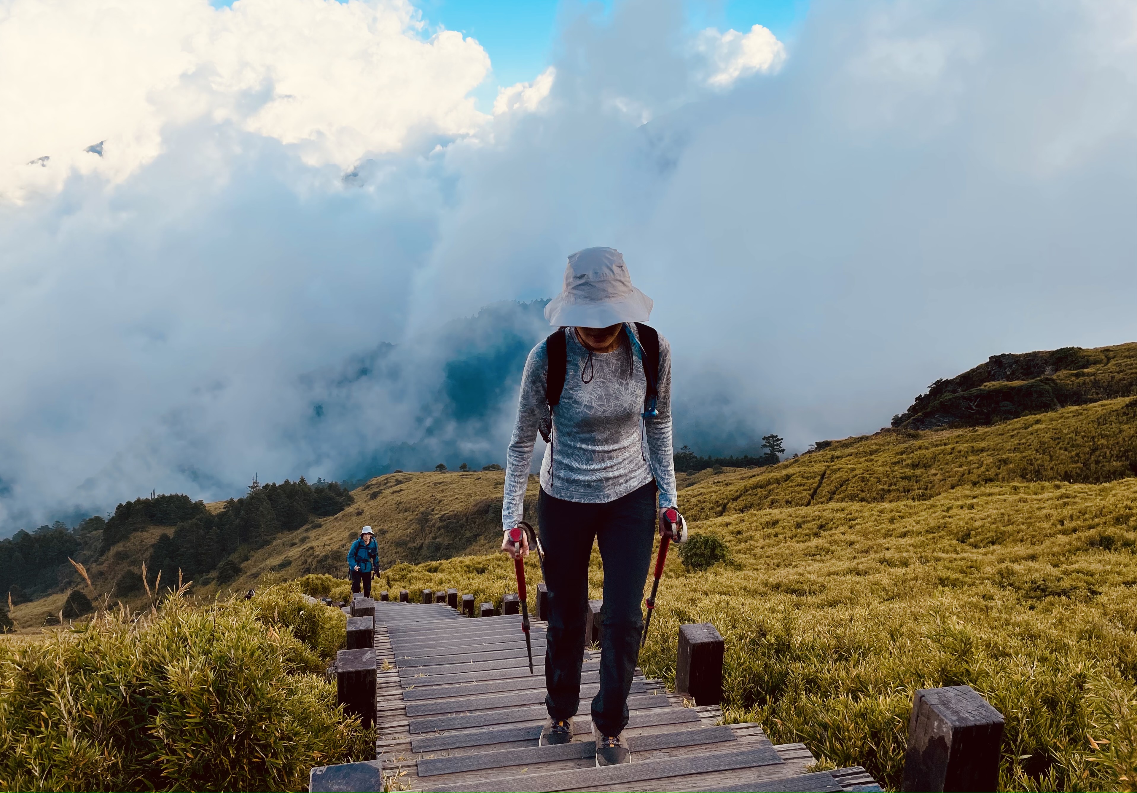 一件很旧很破的羊毛衣,不可水洗的羊毛衣