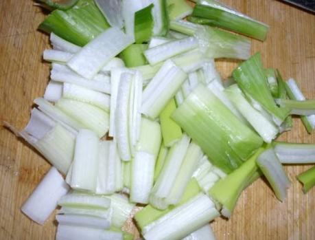 鲫鱼汤浓稠鲜香的秘诀,鲫鱼汤怎么煎鱼皮不破