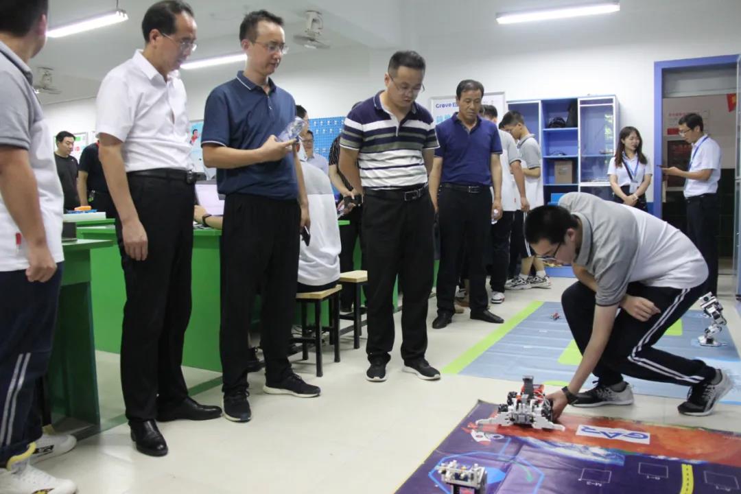 教育局局长天团来访局长点赞长安一中:“这是我心目中的中学”