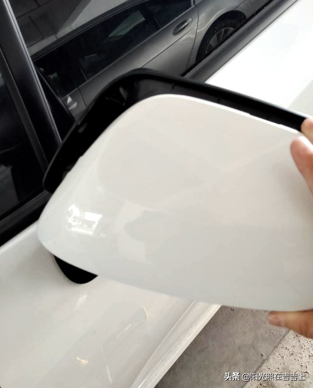 2019款卡罗拉入手记（3）倒车撞坏后视镜，新手第一撞该如何处理