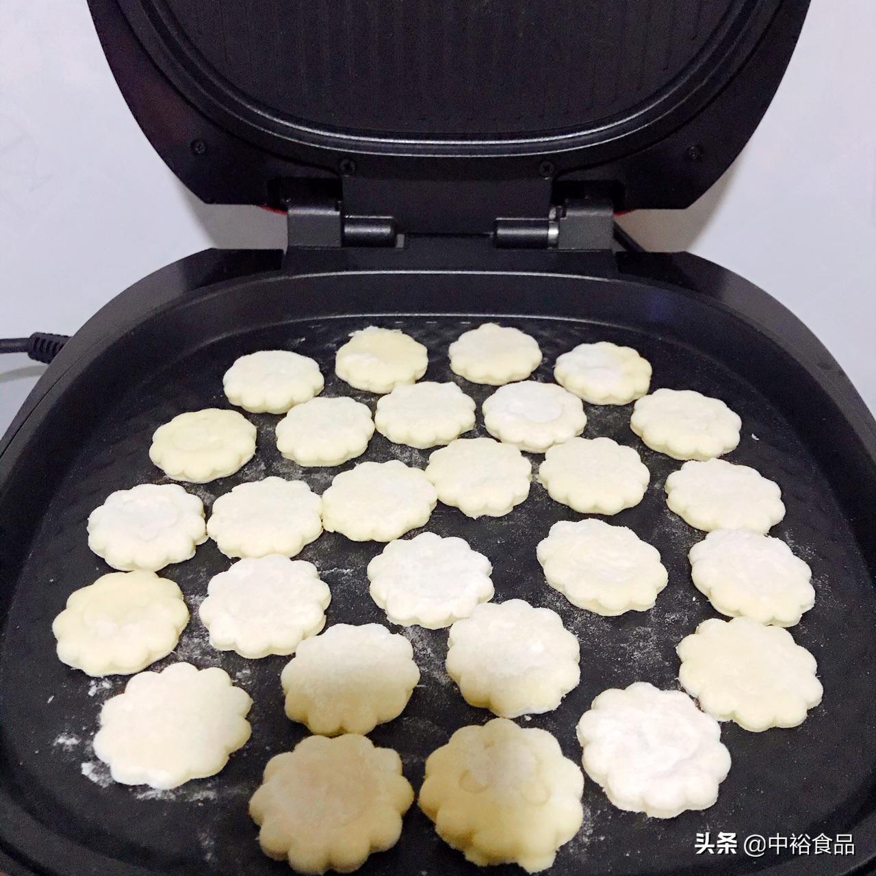 不加一滴水奶香味十足的山药小饼,山药奶香小软饼