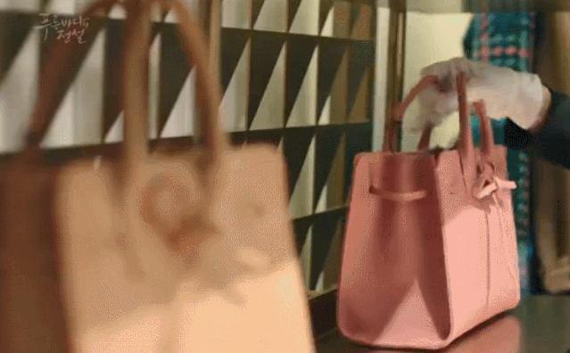 背假的大牌包包,背假的大牌包包的女生怎么样