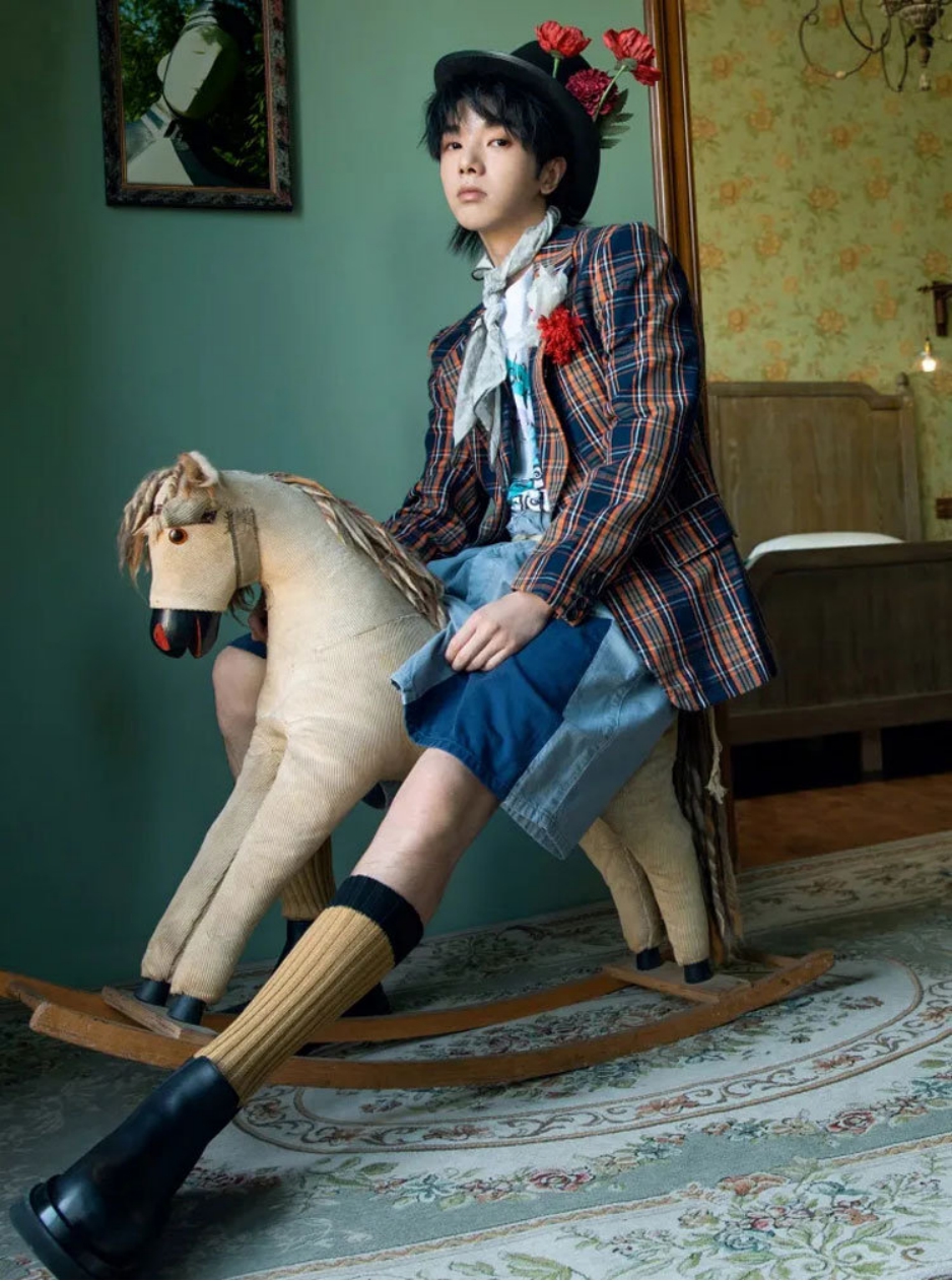 华晨宇以前短发照片,华晨宇各个时期的头发照片