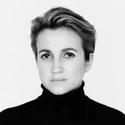 Z世代实验室｜时尚百年沉浮，那些乘风破浪的姐姐们依旧站在浪尖