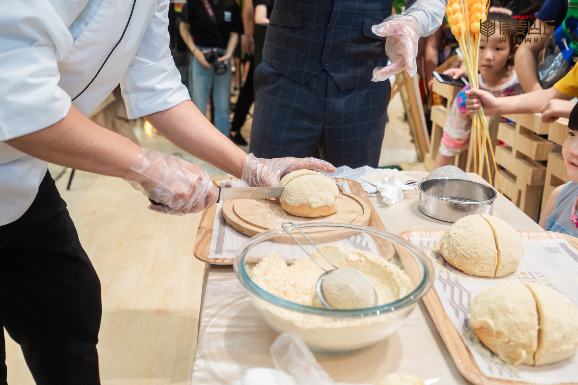 【原麦山丘天河城店盛大开业只能吃不能买疯狂来袭】