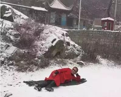 爸妈的拍照技术差距有多大,爸妈一起拍照姿势