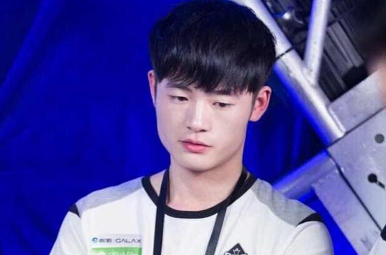 lol手游新英雄鳄鱼,新版本lol手游中单鳄鱼