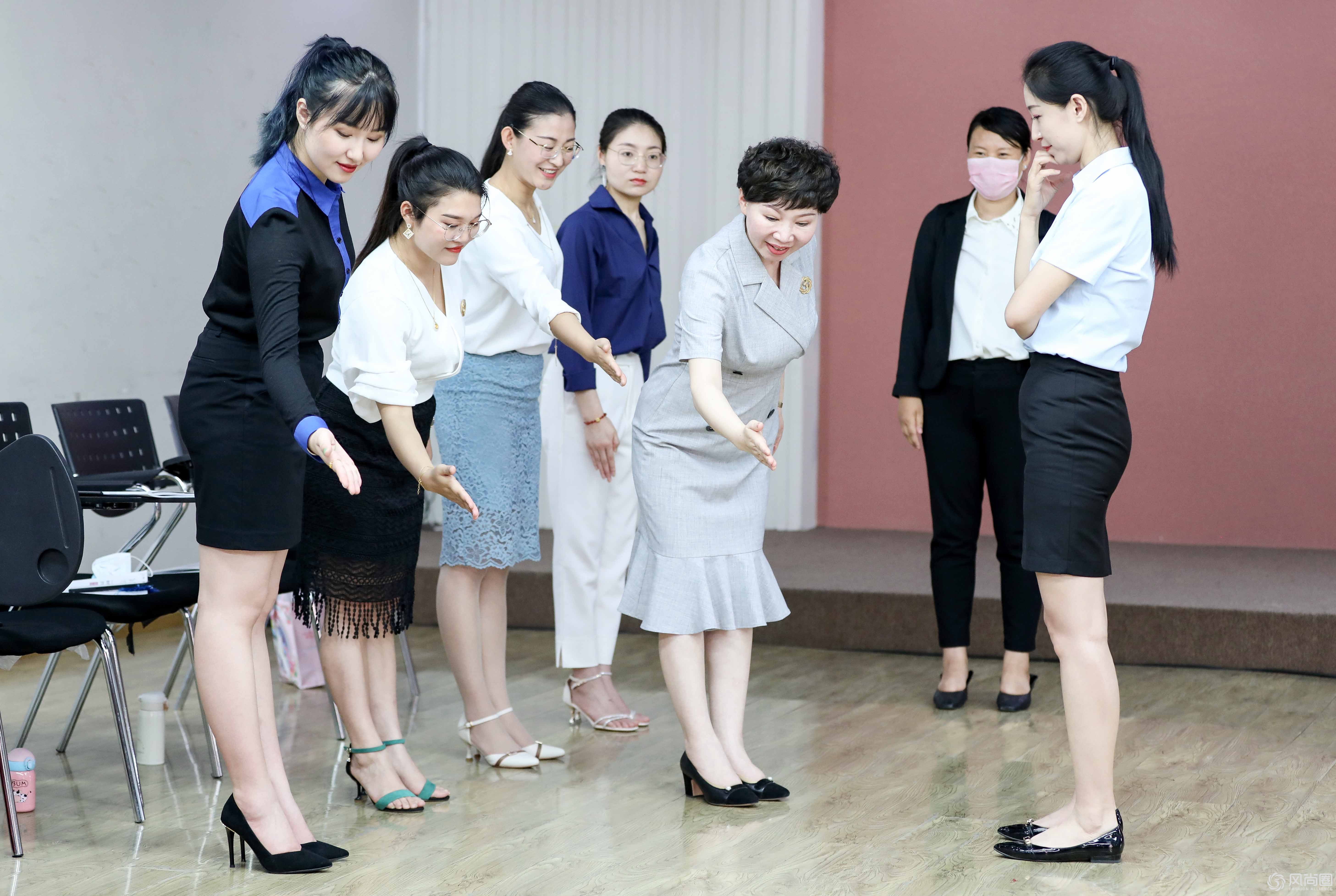 少儿礼仪培训导师在哪学,礼仪培训师教学