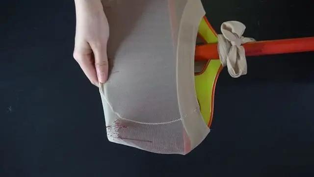 长筒袜破洞修补妙招,袜子破洞怎么办小妙招变废为宝