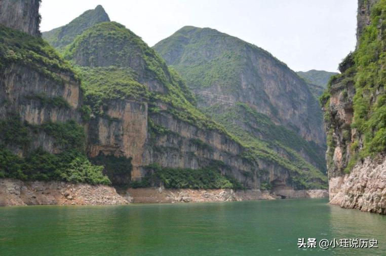 归心似箭，途径三峡，诗仙和诗圣的这两首诗何其相似