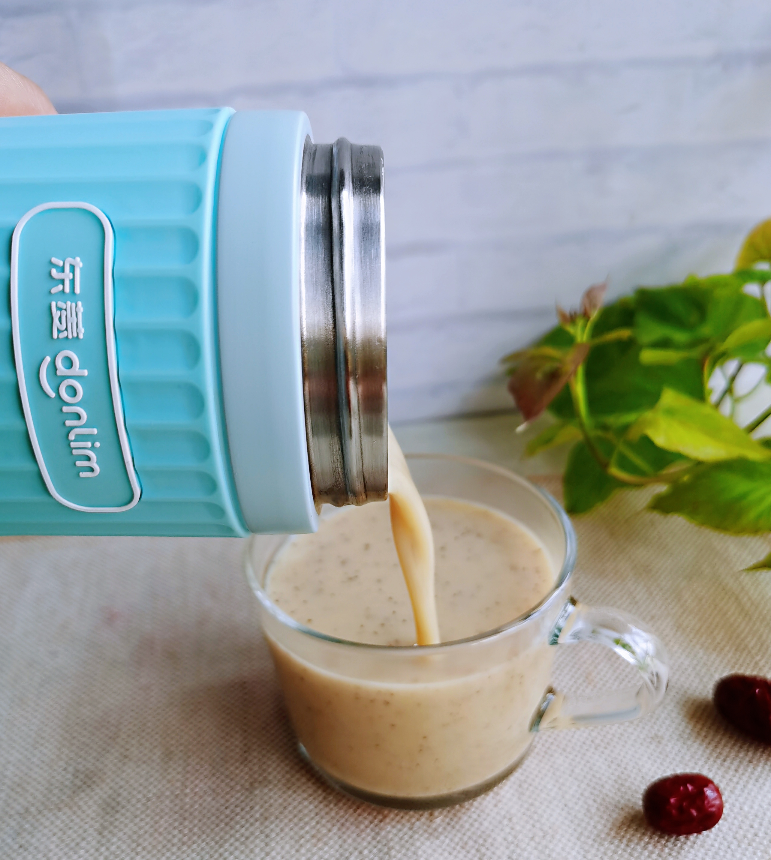 这个网红全能小杯一键搞定红枣豆米糊,开盖即饮,一杯元气满满