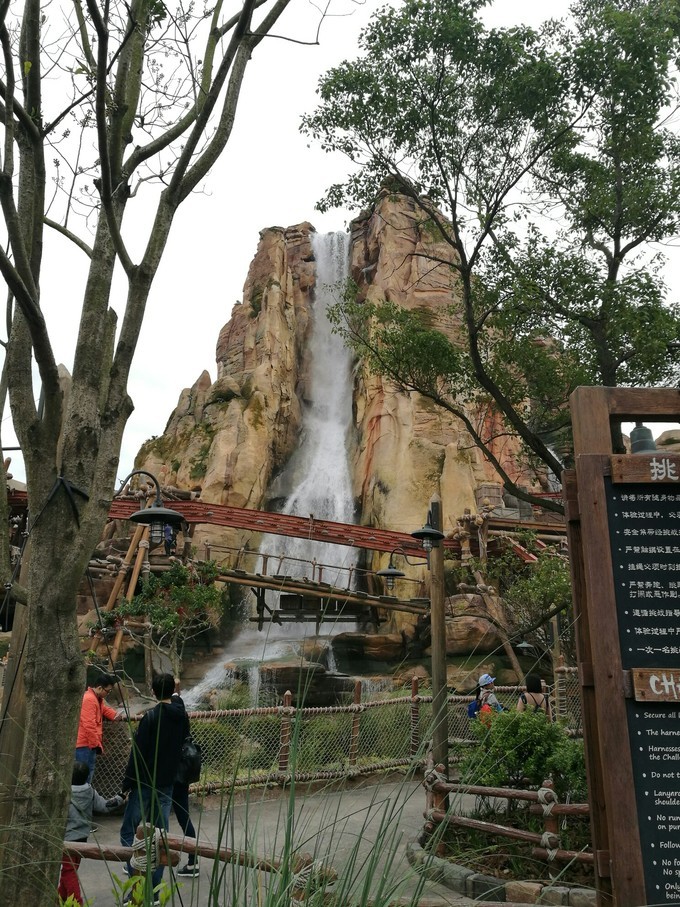 迪士尼秋日巡游完整版,平价版迪士尼游玩攻略