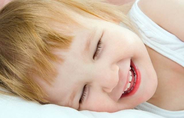 宝宝头发发黄怎么回事需要补什么,宝宝头发少发黄是什么原因