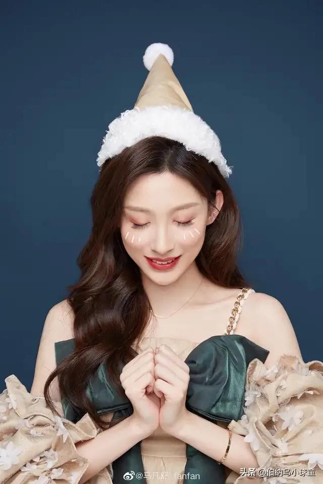 马凡舒首次主持天下足球,央视足球主持马凡舒